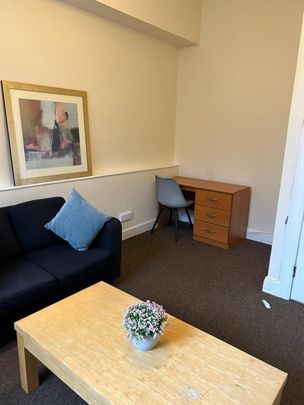 3 bedroom flat to rent - Photo 1