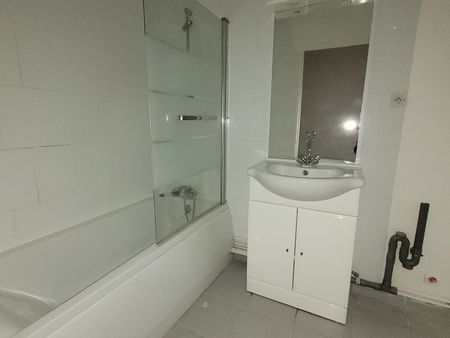 Location Appartement 3 pièces 70m² VALENCIENNES 59300 - Photo 4