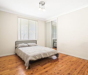 SINGLE STORY BRICK HOME IN A BLUE-RIBBON LOCATION - Photo 4