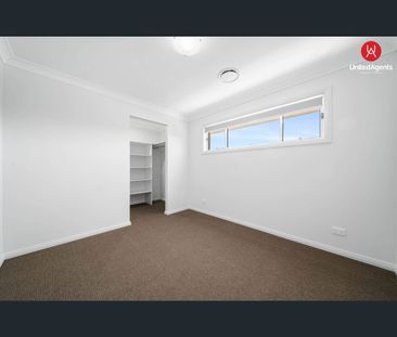 35 Southern Cross Drive, Middleton Grange, NSW 2171 - Photo 3
