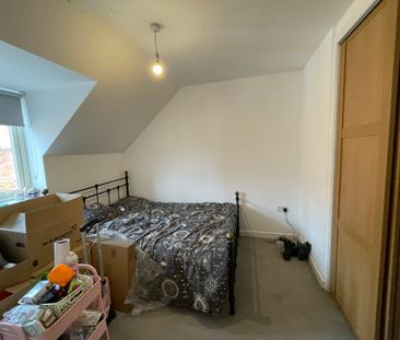 3 bedroom Semi-Detached House to let - Photo 6