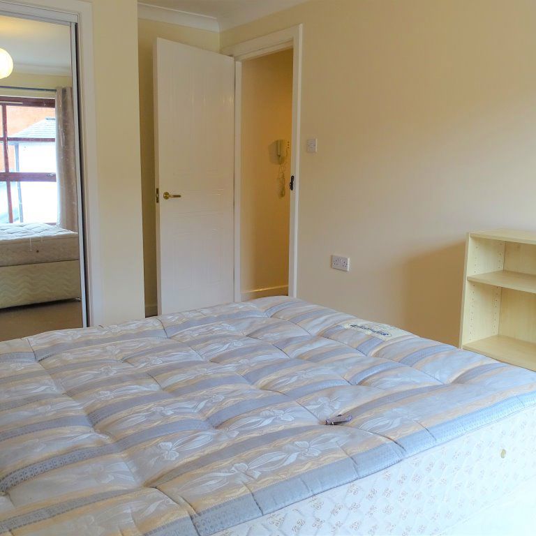 2 Bed Flat - Photo 1