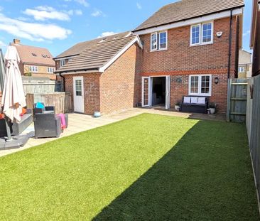 Ayrshire Crescent, Woking, Surrey, GU21 - Photo 3