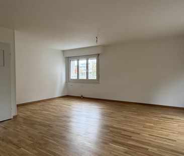 Logement rénové de 3.5 pièces au 1er étage - Foto 3