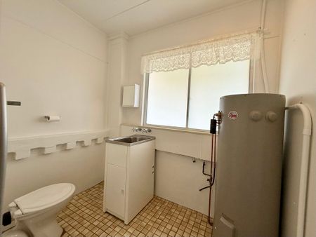 20 Princes Avenue, Charlestown - Photo 3