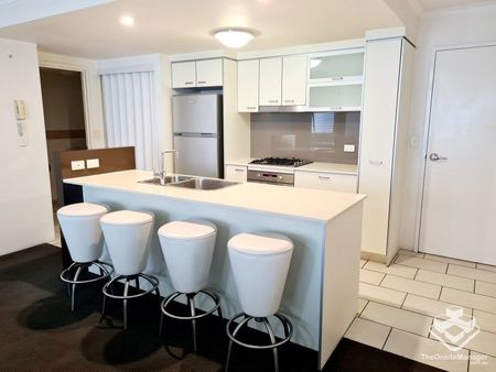 2 Bed + 2 Bath Inner City Living - Photo 2