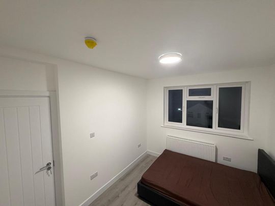 5 bedroom semi-detached house to rent - Photo 1