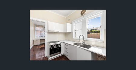 PEACE & COMFORT IN A LEAFY PARKLAND POCKET! - Photo 3