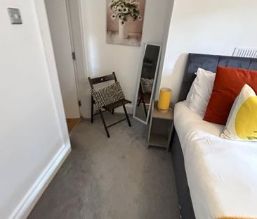 Room in a Shared Flat, Canning Street, L8 - Photo 2