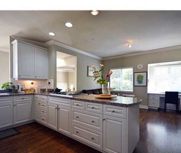 House in West Vancouver, BC - Photo 2