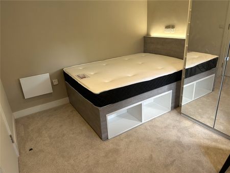 49 Newsome Road, Huddersfield, HD4 - Photo 3