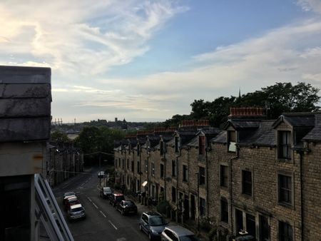 Four Bedroom Terrace House Set Over Three Floors, Close to City Centre and University - Photo 2