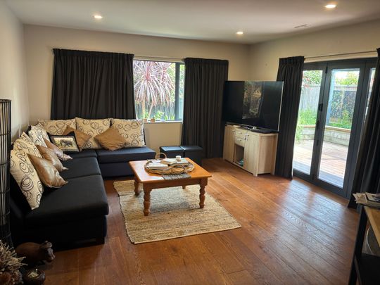 Beachlands, 3 Bedrooms - Photo 1