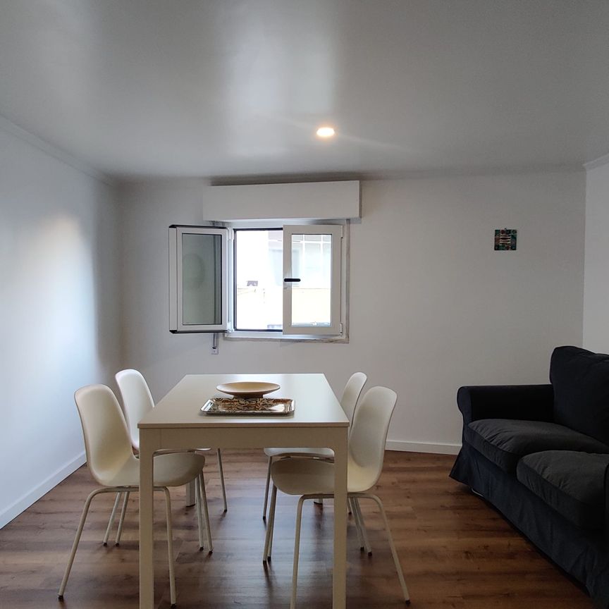 Duplex T1 mobilado para arrendar S Vicente, perto do Panteão e Mercado Santa Clara, e Santa Apolónia Lisboa - Photo 1