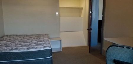 Large, Centrally Located Flat with Stunning Views - Photo 5