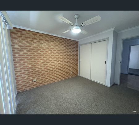 3/5 Amalfi Drive, Lavington, NSW 2641 - Photo 4