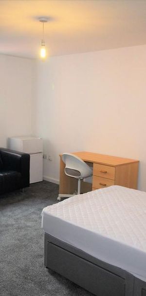 Studio to rent - Photo 1