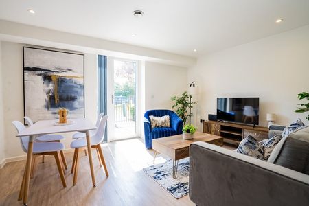 High Street - Photo 2