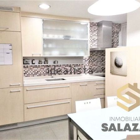 Alquiler de piso en Calle Elexabarri - Photo 1