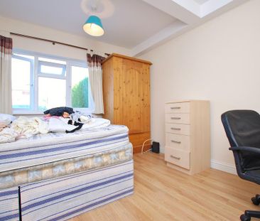 5 bedroom semi-detached house to rent - Photo 2