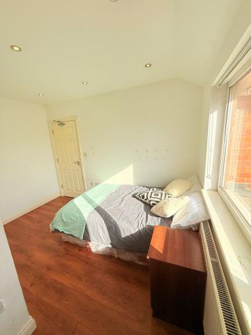 1 bedroom in a house share to rent - Photo 3