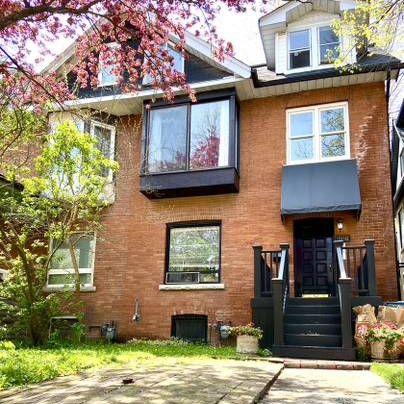 Entire 2nd floor, sunny, brick fireplace, great deck! - Photo 3