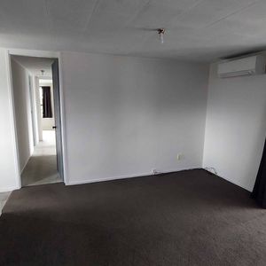 3 Bedrooms in Kelvin Grove - Photo 2