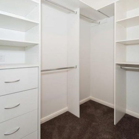 Modern One Bedroom Apartment - Photo 4