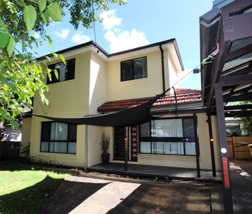 Lovely family home with additional sleep out! Great location with b... - Photo 1