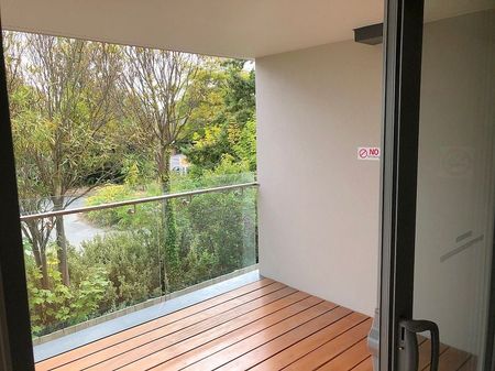 Modern apartment with plenty of goodies close by - Photo 5