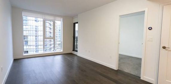 2 baths with 2 balconys at “Viewstar” Concrete Apartment - Photo 2