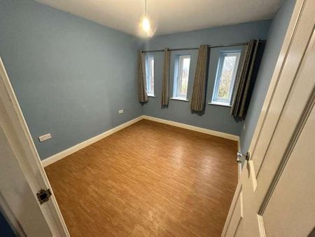 Saint Phillips Drive, Oldham, OL2 - Photo 2