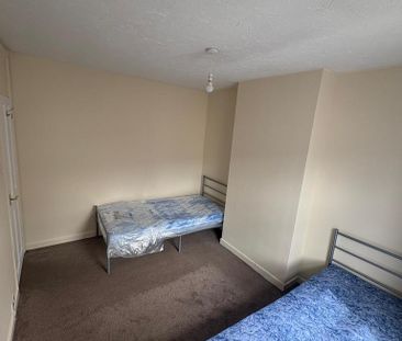 3 bedroom terraced house to rent - Photo 5