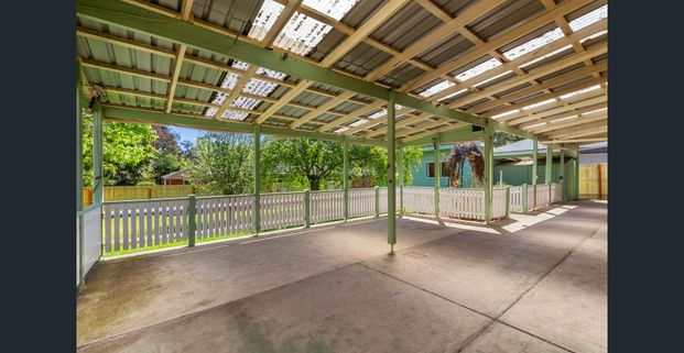 Family Comfort & Entertainment Await in This 3-Bed Home! - Photo 1