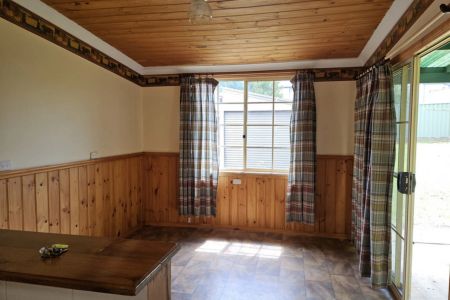 Classic Family Home Available on a 12 Month Lease - Photo 4