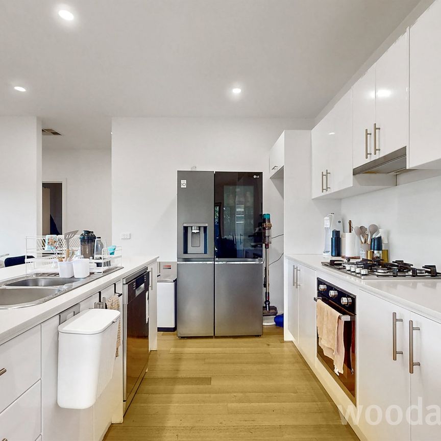 Location, Comforts & Sustainability - Photo 1