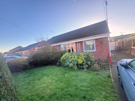 2 bedroom semi-detached bungalow to rent - Photo 3