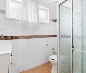 FRESHLY PAINTED 4 BEDROOM HOME IN IDEAL LOCATION - Photo 6