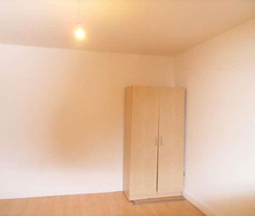 Legrace Avenue, Hounslow, TW4 - Photo 1