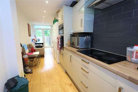 Greenheys Place, Woking, Surrey, GU22 - Photo 2