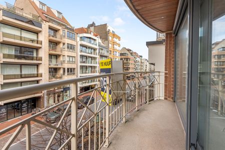 Zeer centraal gelegen, ongemeubeld appartement in de Dumortierlaan op enkele stappen van de Lippenslaan en de Zeedijk. - Foto 5