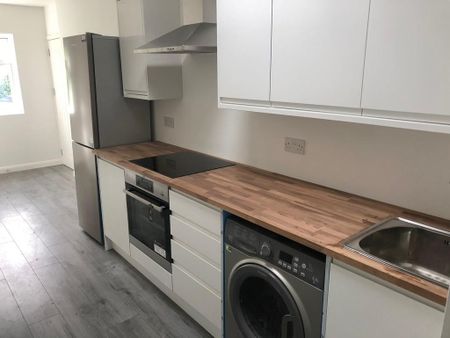 Studio to rent - Photo 2