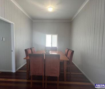 Lovely 3 Bedroom 2 Bathroom Furnished Home - Photo 5