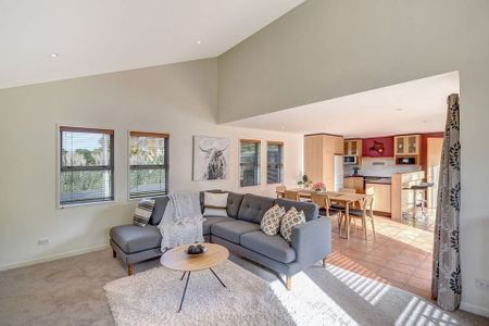 Executive sun drenched home in sort after Outram - Photo 2