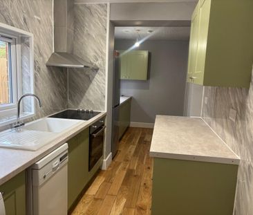 3 bedroom semi-detached house to rent - Photo 3