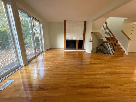 For Lease - 7913 Jeanne D'arc Boulevard, Orleans - Convent Glen and Area, Ontario - Photo 5