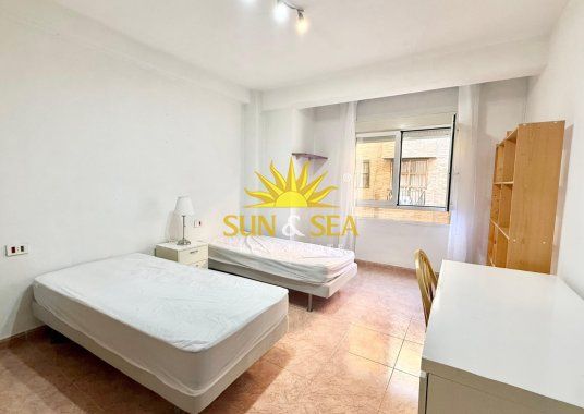 FOUR-BEDROOM APARTMENT – MURCIA