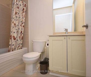 Burnhamthorpe/Confederation Luxurious 2Bdrm +Den Corner Unit Lrg Wind - Photo 1