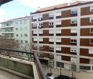 Room in a shared 7-bedroom apartment for rent in Lisbon - Foto 6