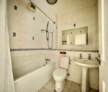 Frobisher Road, DA8, Kent - Photo 4